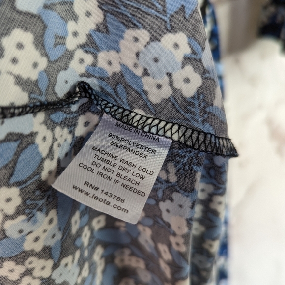 Leota Dress Size Medium Petite Faux Wrap Blue Stretch Floral Bell Sleeve Belted - Picture 10 of 10